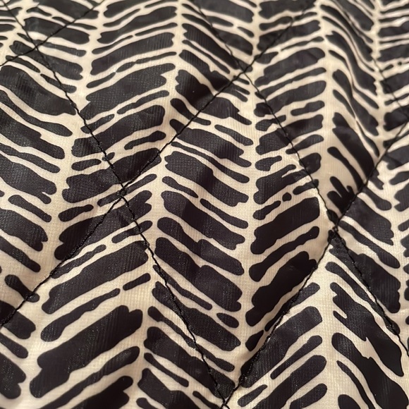 Lands’End Woman’s Jacket by Lands’End - Picture 6 of 6